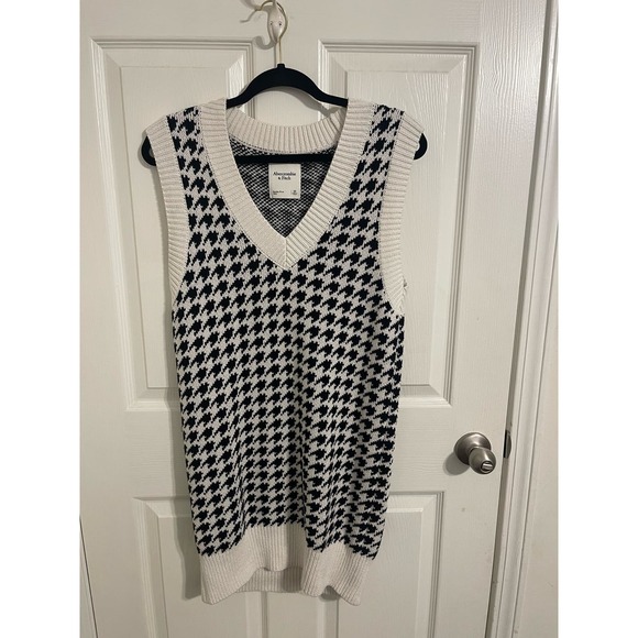 Abercrombie & Fitch Dresses & Skirts - Abercrombie & Fitch Houndstooth Sweater Dress